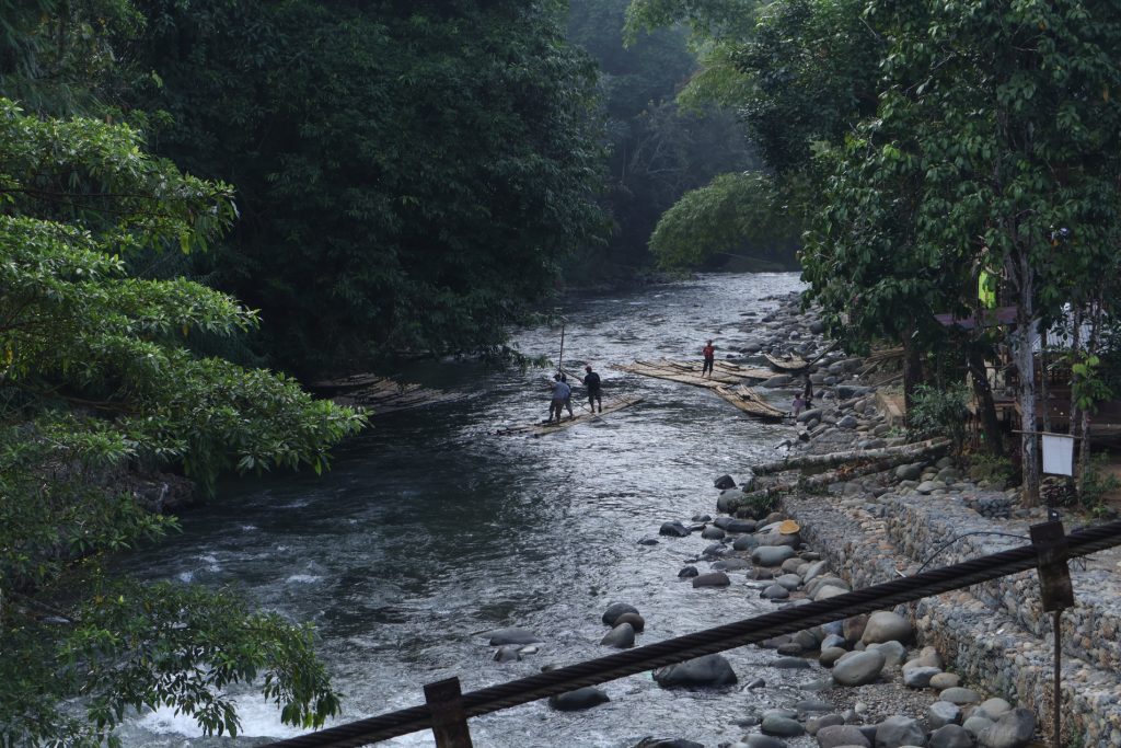Potret suasana Sungai Amandit yang digunakan warga untuk belanting. Foto : Afandi Mu'arif